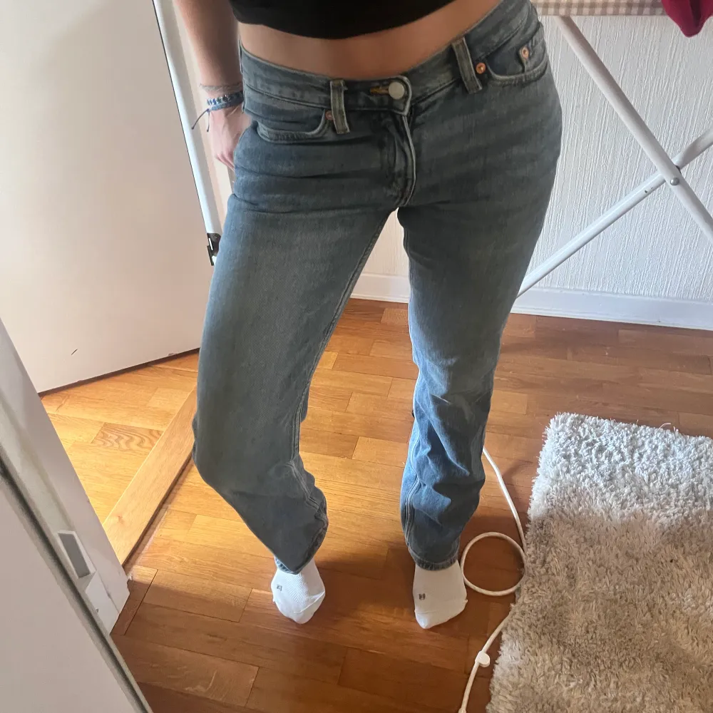 Nästan helt oanvända jeans från weekday i modellen twig💗. Jeans & Byxor.