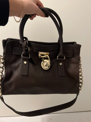 Väska Michael kors - Väska med märket Michael kors. 