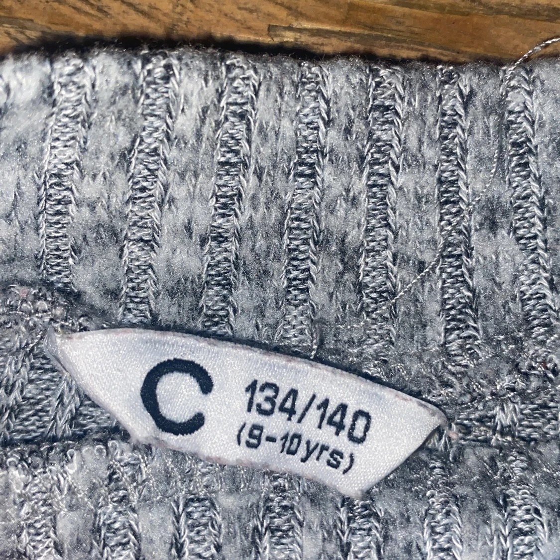 En grå fin tröja - 90