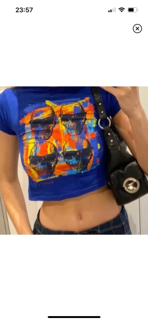 Baby tee - Köpt på plick! Aldrig använd av mig, i gott skick. 