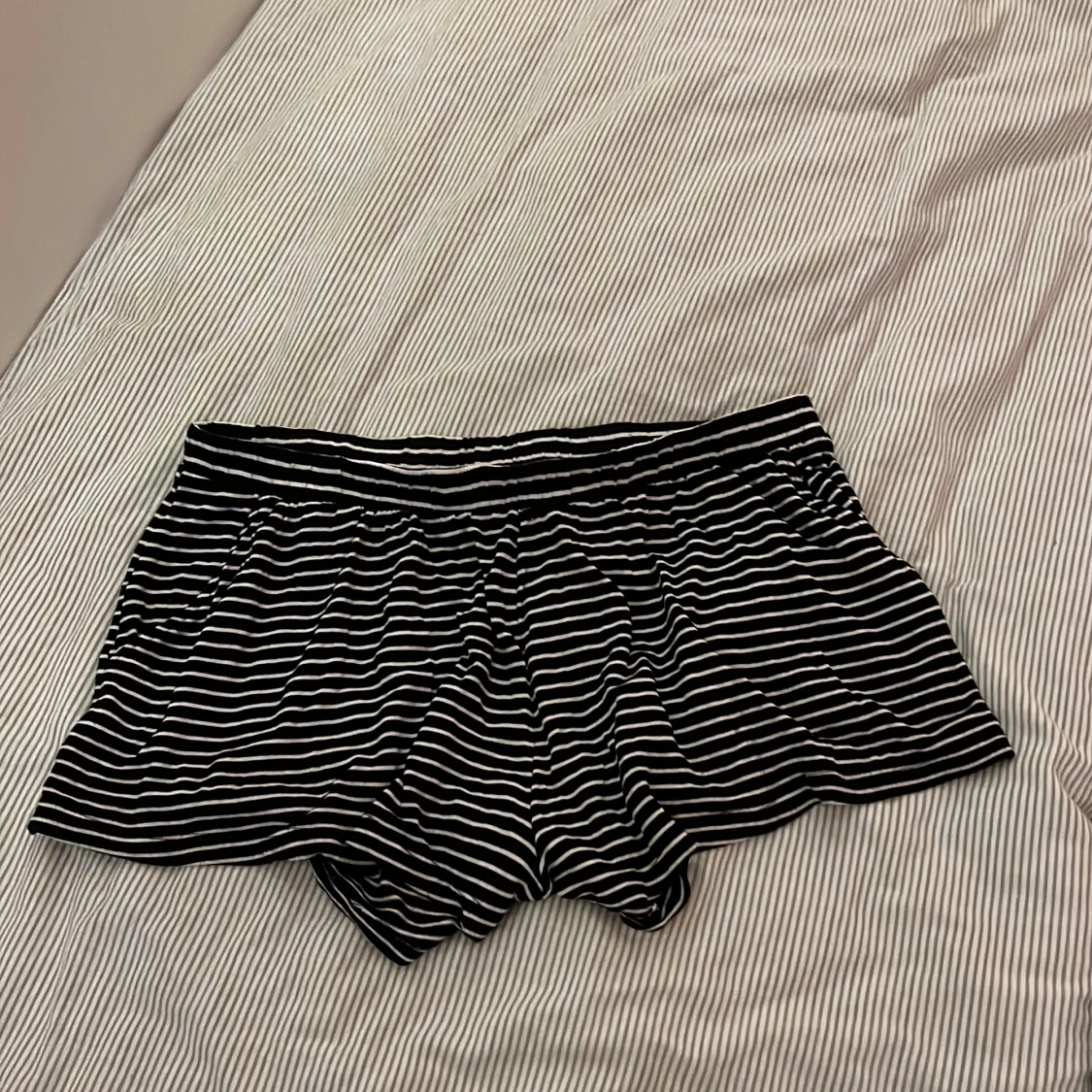 Svart o vitrandiga skjorts 