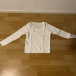 Jag säljer en skit snygg tröja från SHEIN. Den passar med vad som helst. Köparen står för frakten!💕