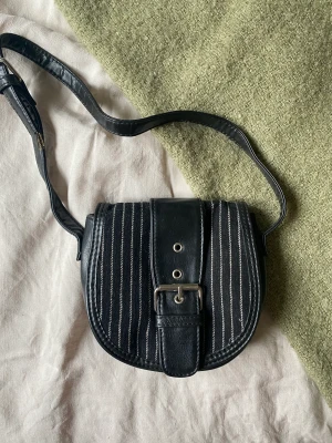 Söt randig väska - Varsamt använd