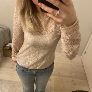 Genomskinlig tröja - ”genomskinlig” tröja från Zara, strlk M på lappen men passar S bra