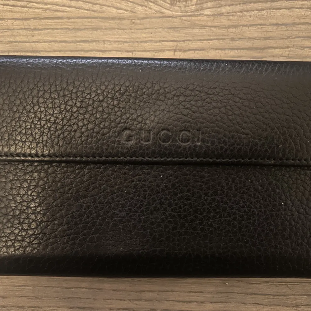 Gucci plånbok köpt på Vestiaire 💕aldrig använd och med äkthetsintyg från Vestiaire. . Asusteet.