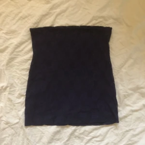 Mesh tubtopp - Lila tubtopp i genomskinligt tyg som jag har sytt själv! Passar storlek S-M