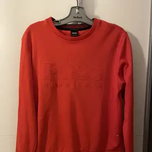 Äkta Hugo boss sweatshirt  Skick: 9/10  Storlek: M  