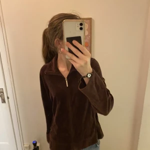 Sammet zip up - Jättefin tröja, supermjuk, i använt skick 