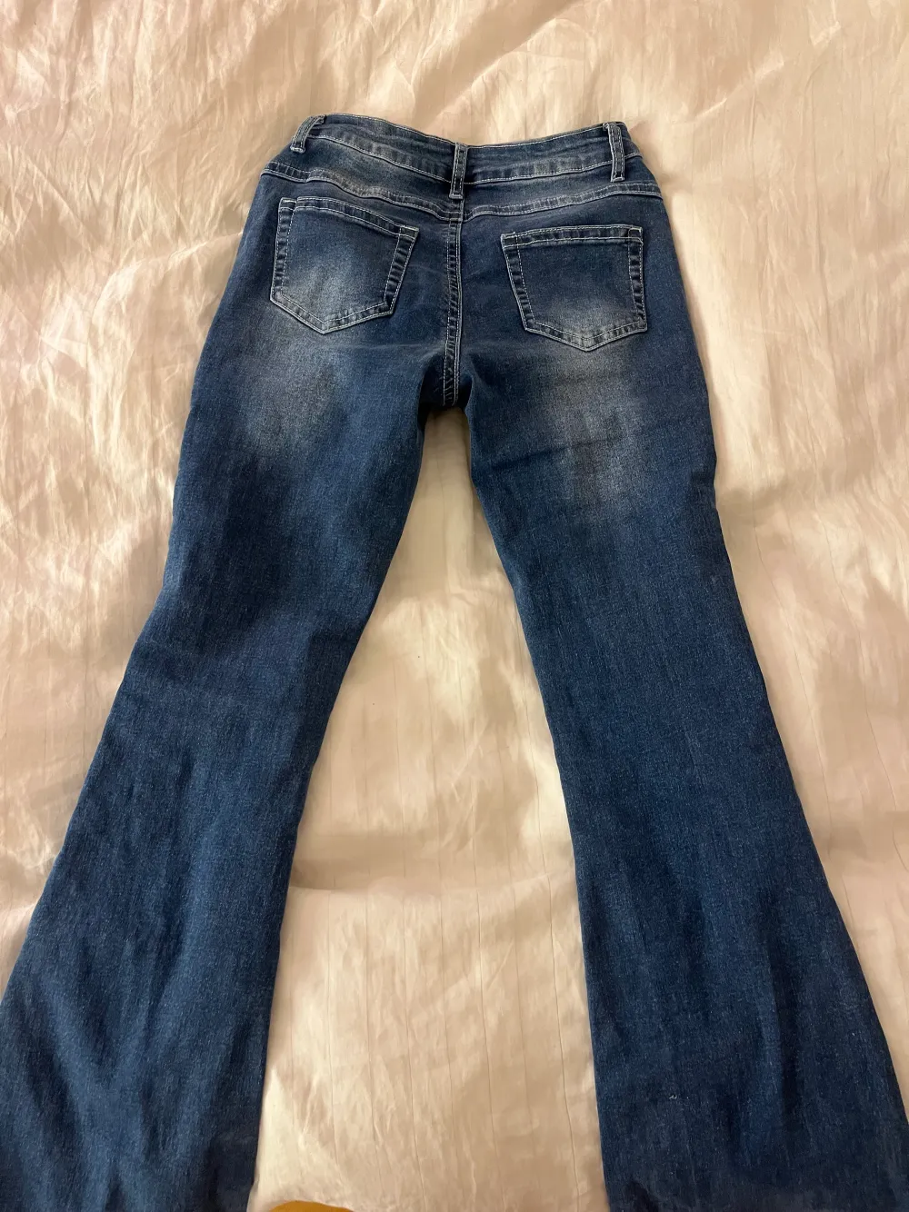 Super fina mid Waist jeans som aldrig är använda!. Jeans & Byxor.