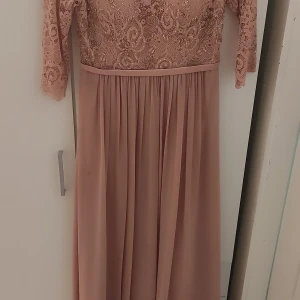 Fest klänning  - Fest klänning S 36 använd 2 gånger 
