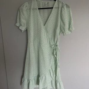 Klänning - Grön klänning från Nelly