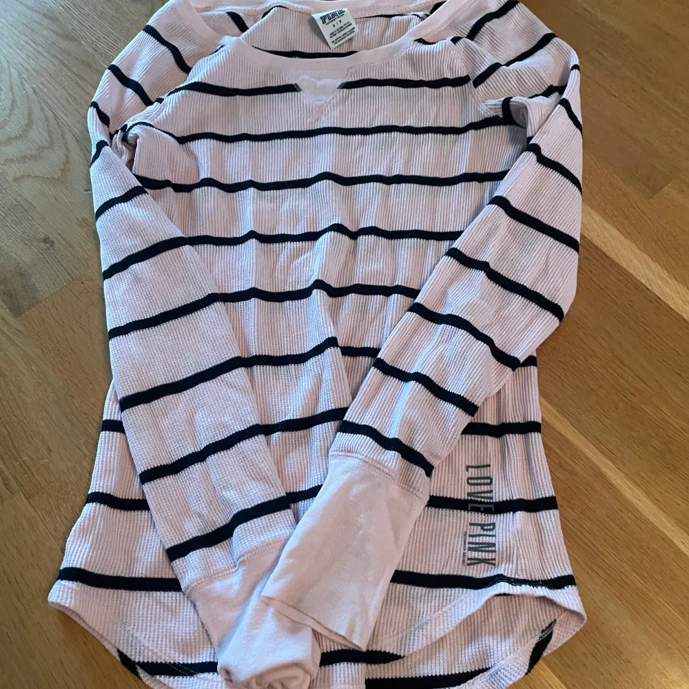 Långärmad tröja från Victoria secret pink. Superfin och i bra skick. Storlek S. Tröjor & Koftor.