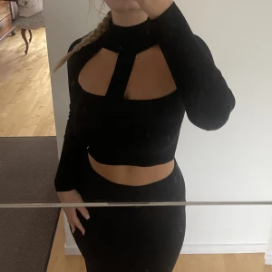 Zara top - Super snygg croppad topp från zara, använd 1 gång, i nyskick🩷 Storlek s