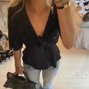 Bolero  - SUPER snygg bolero som man knyter där fram❤️❤️