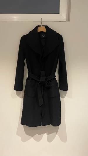 Kappa stl s-m - Ullblandning. Använd få gånger och är i bra skick. Hämtas i Märsta eller skickas mot fraktkostnad.