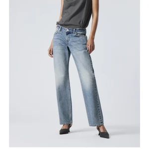 Arrow jeans från weekday💖 - Så snygga jeans från weekday, används tyvärr inte längre men väldigt bra skick💞 Nypris: 590kr
