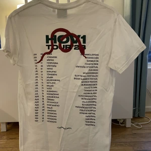 Hov1 - Säljer denna nästan oanvända hov1 merchen från sommaren, tror inte den kan köpas längre? Vill bli av med den så snabbt som möjligt🙌🏼🙌🏼