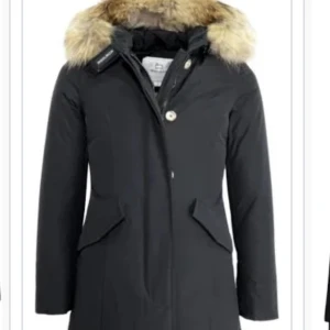 Woolrick vinterjacka - Köpt förra året. Nypris 7500kr storlek s passar även m då jag bär m 