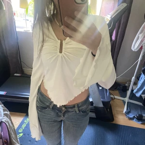 Fintröja - Säljer denna tröja som jag fick av en kompis då den inte kommer till användning!💕 bara att skriva för mer bilder