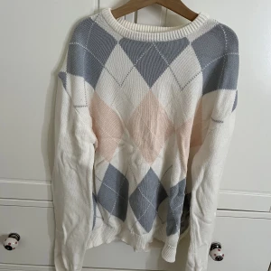 Stickad tröja från Brandy Melville - Söt brandy tröja i mycket fint skick. Jag skulle säga att tröjan är i storleken är mellan xs-m