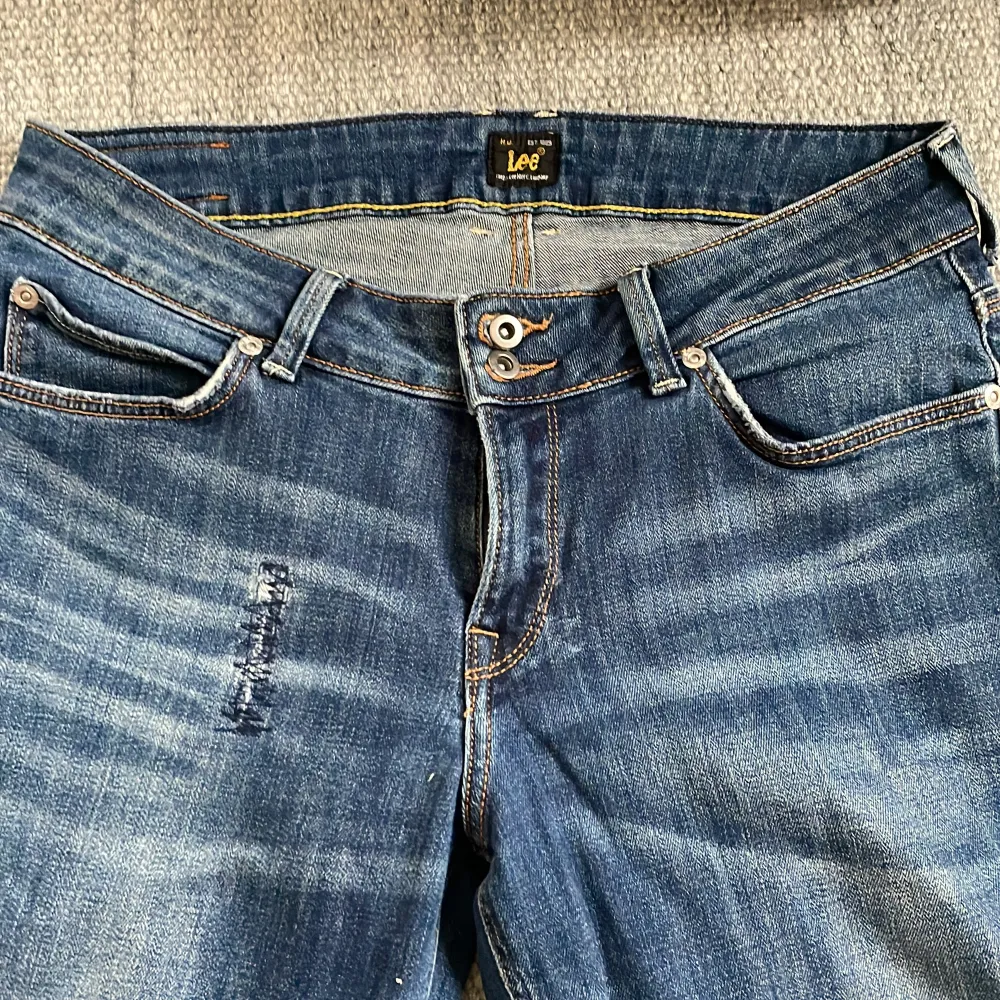 Vintage lee jeans med snygg bootcut low waist fit!! Size 30/31 . Jeans & Byxor.
