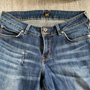 Vintage lee jeans med snygg bootcut low waist fit!! Size 30/31 