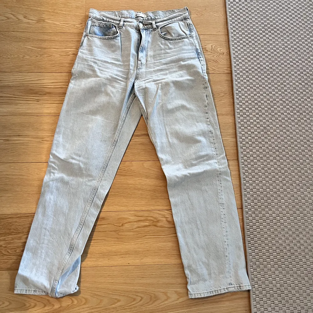 Super snygga ljus blåa mom jeans från Gina tricot💞 passar 38 . Jeans & Byxor.