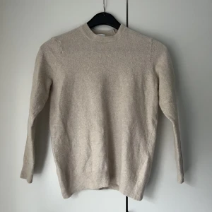 Beige tröja  - Beige tröja från zara, stickad 