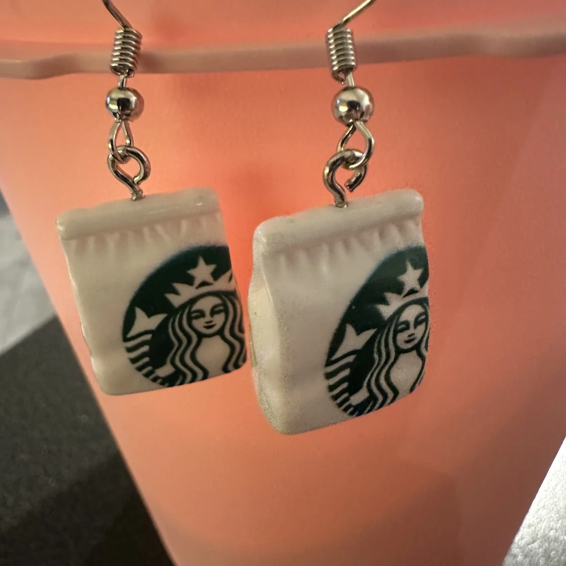 Örhänge med Starbucks  - 90