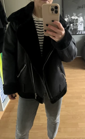 Pilotjacka  - Svart pilotjacka i S