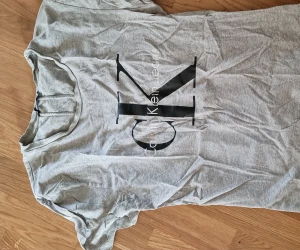 Calvin Klein t-shirt - Snygg t-shirt i bra skick från Calvin Klein.