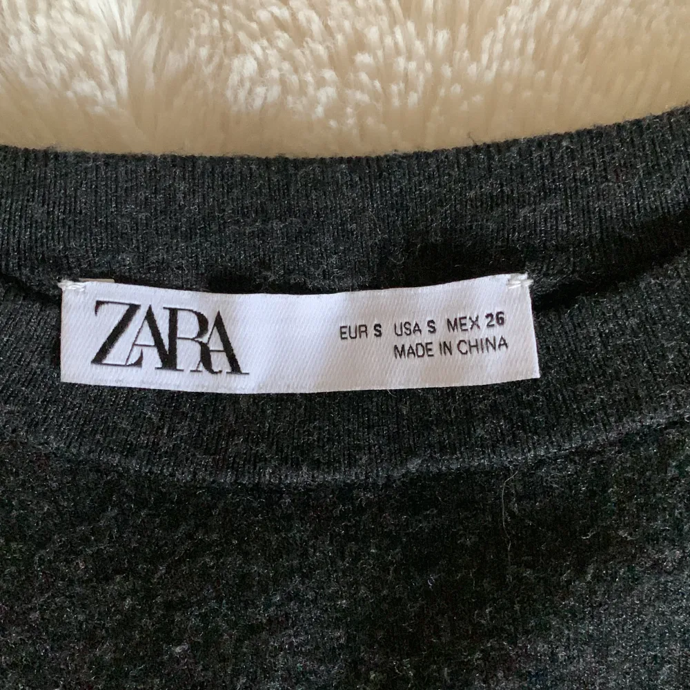 Zara långärmad tröja super fin nästa aldrig använd och super var och skön till vintern❤️. Tröjor & Koftor.