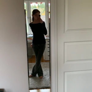 Intemissimi tröja  - En jätte fin intemissimi tröja i mörkblå säljer för att den är lite för lite 