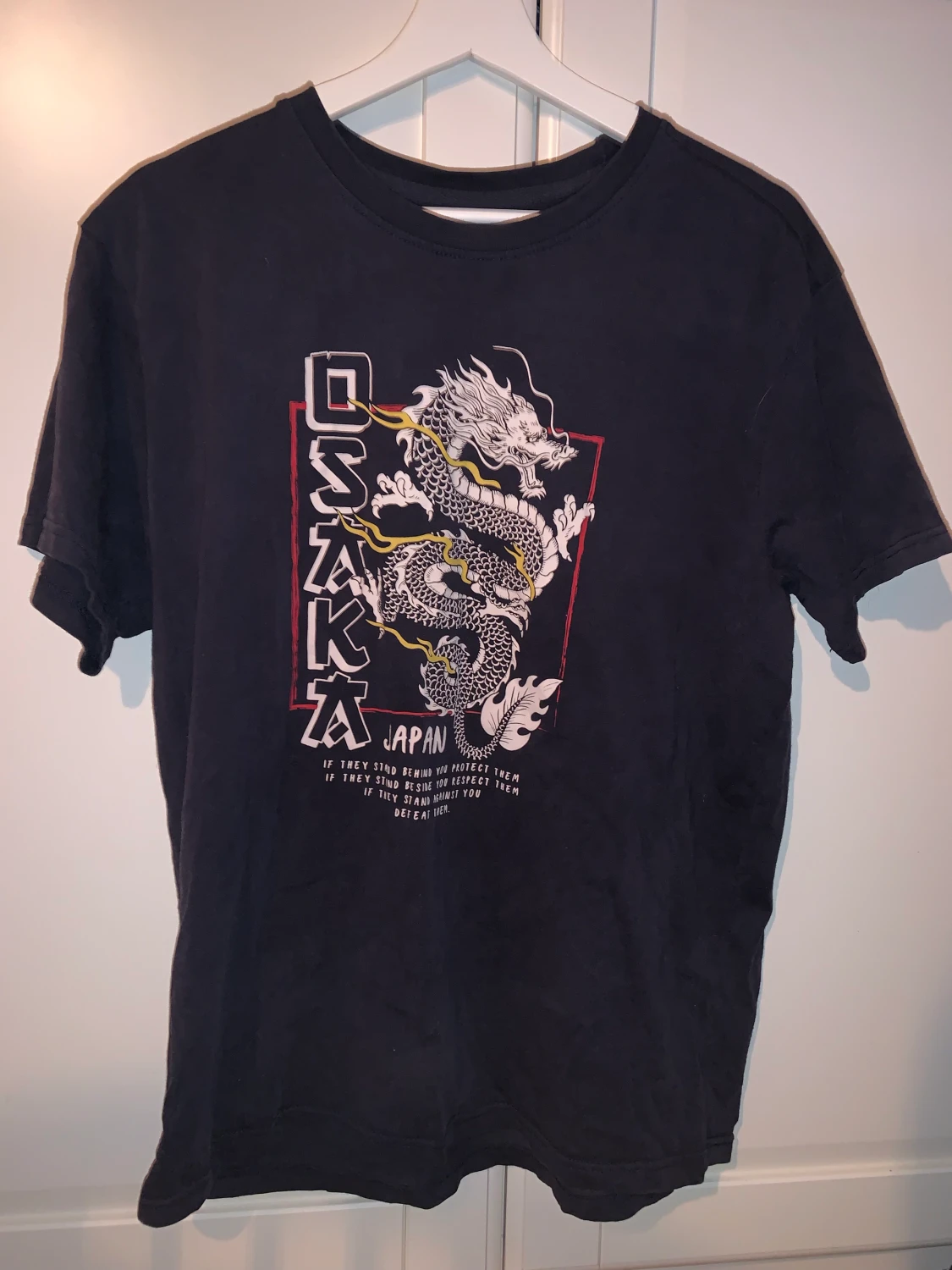 Blå t-shirt med tryck