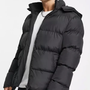 Jacka  - Svart jacka från Asos. Riktigt fräsch. Inga tecken på användning. Säljer för att den är för stor för mig 😀 Den är i storlek XL. Hör av er vid frågor