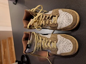 Nike Jordan Dunks - Jordan Dunks, bra skick, normalt slitage. Beige, ljusgul, khakigrön. 