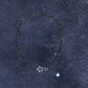 Stjärn halsband  - Så fint halsband som tyvärr inte används längre. Kontakta vid frågor eller fler bilder💕