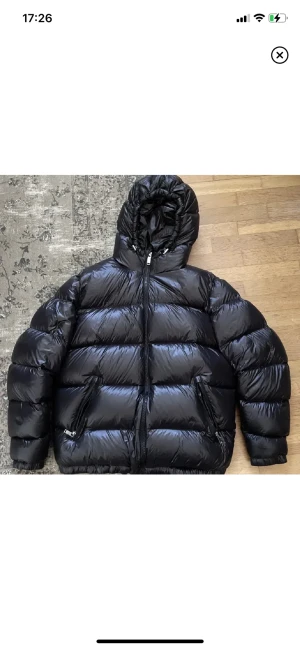 Zara puffer  - Vinter jacka från zara passade knte som jag ville därför säljer jag använd 2 gånger. Nypris 1395kr
