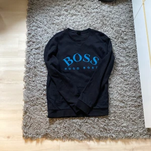 Hugo boss tröja - Säljer min Hugo boss tröja storlek XL men passar som L