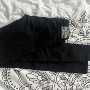 Crocker jeans  - Ett par sprillans nya crocker jeans i storlek 24/32. De är i bevarat skick! Passar xs-s 