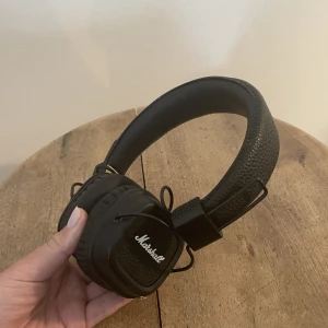 Marshall hörlurar - Ett par on-ear hörlurar från Marshall. I jättefint skick!