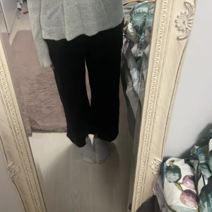 Straight svarta byxor - Jätte sköna svarta byxor som är low waist.