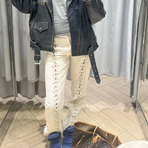 Coolaste Jeansen - SUPER snygga jeans i från HM! Storlek 34💕