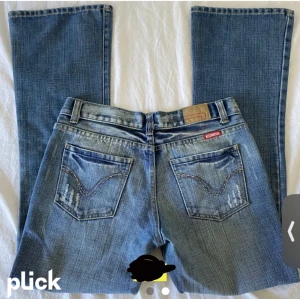 Vintage diesel jeans - Jag säljer dessa super snygga diesel jeans som jag har köpt här på Plick🩷 Säljer eftersom att dom var för små för mig, men dom är i ett super fint skick och ser nästan ingen användning på dom alls🫶🏽 Hör av er om fler bilder.