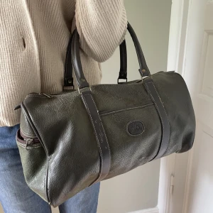 Rund väska  - Cylinder formad väska.⭐️