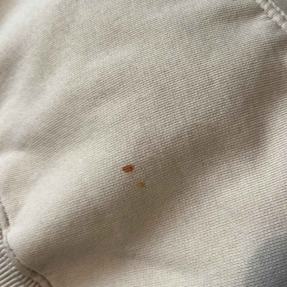 Sweet sktbs hoodie i storleken x-small. Liten fläck på fickan som troligtvis kan tas bort men jag inte provat. . Hoodies.