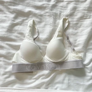 Calvin klein BH -  Bra skick inga slitningar. 