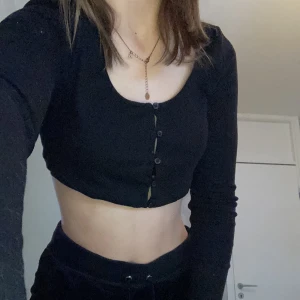 Topp  - Säljer denna topp pågrund av aldrig användning 