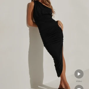 Hanna schönberg klänning  - Använd ett fåtal gånger! 🖤 köpt för 499kr 
