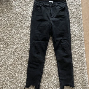 Jeans - Använda 3 gånger. Mörkgrå